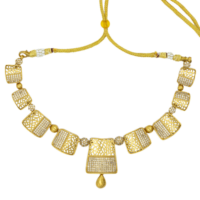 Noor Neckline