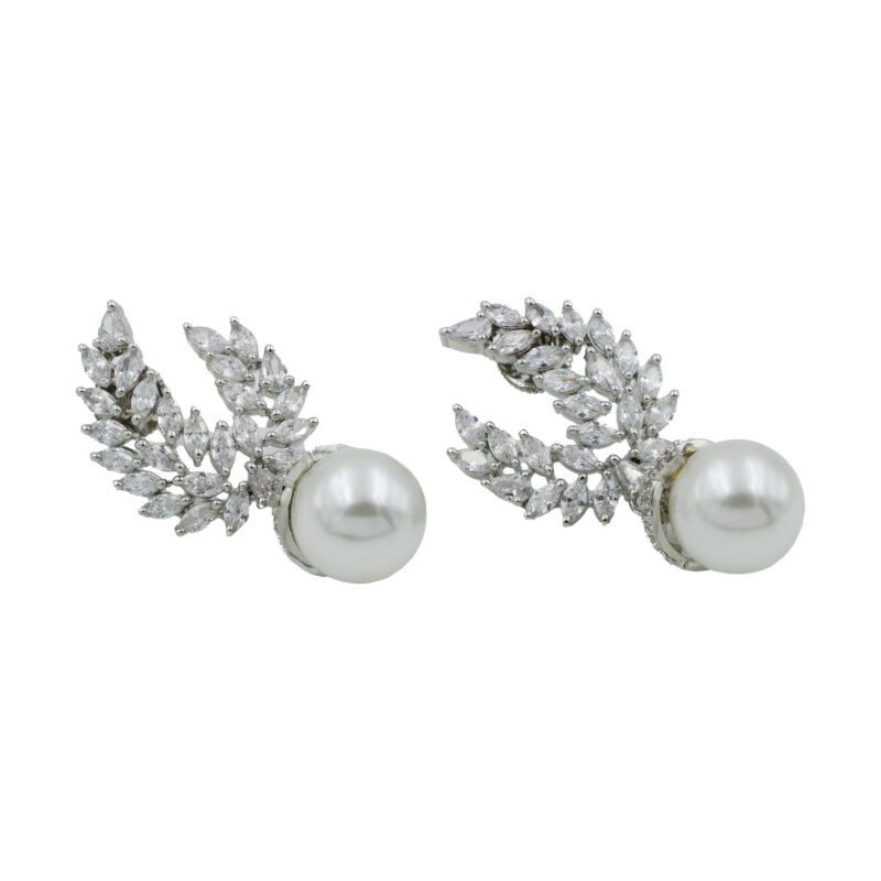 Arial Glint Pearl Cuff Earnings - Image 2